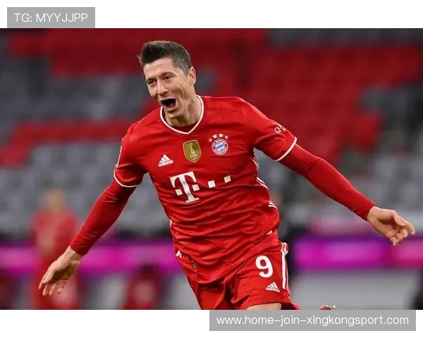 莱万精准跑位锁定空档，拜仁每次推进都更具破坏性